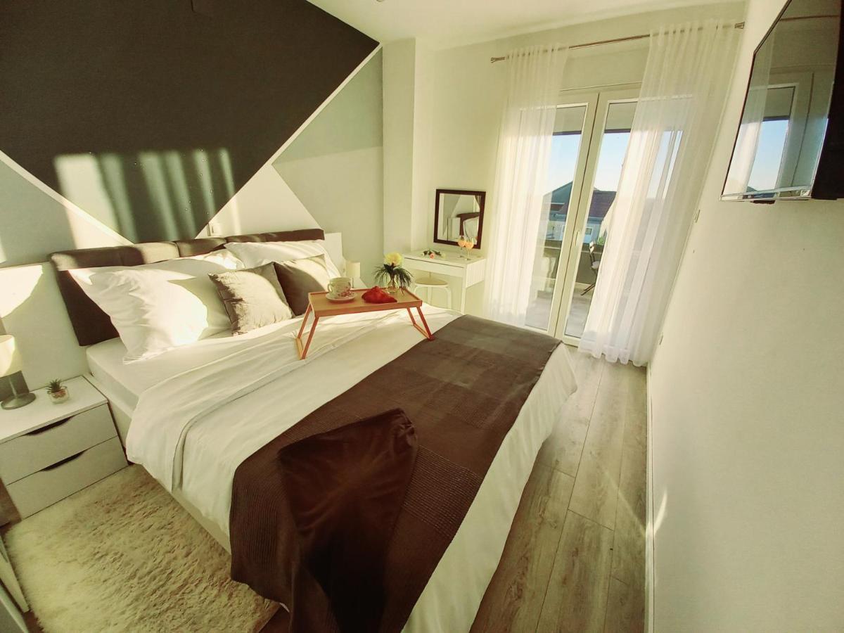 Villa Tia With Heated Pool & Jacuzzi Murvica  Bagian luar foto