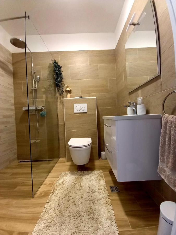 Villa Tia With Heated Pool & Jacuzzi Murvica  Bagian luar foto