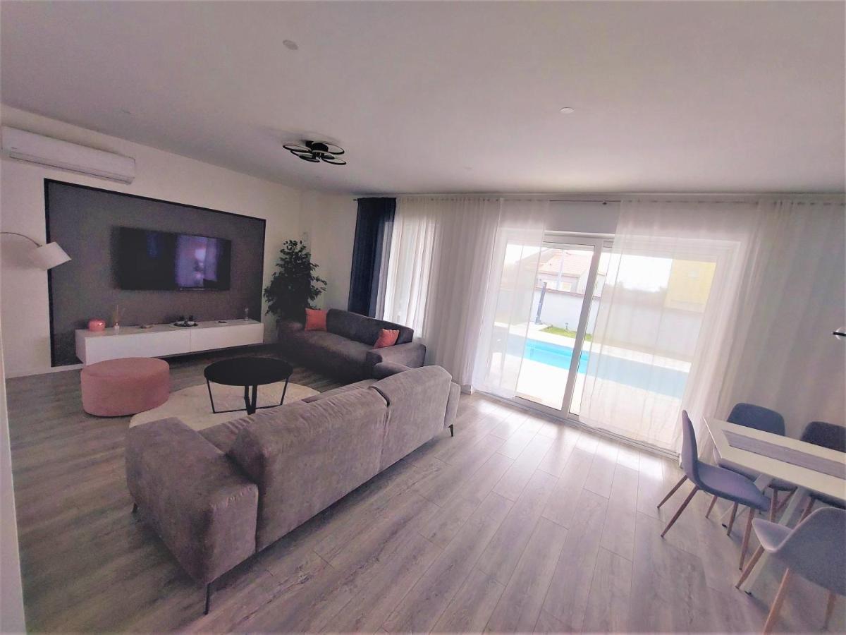 Villa Tia With Heated Pool & Jacuzzi Murvica  Bagian luar foto